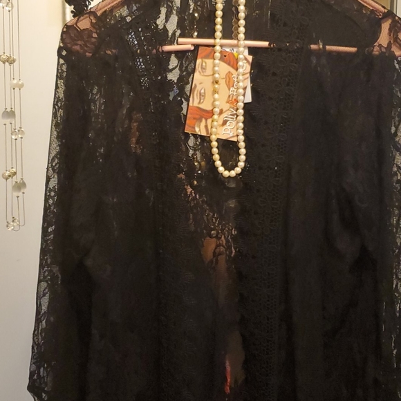 Long sleeve see thru lace top - Picture 4 of 4